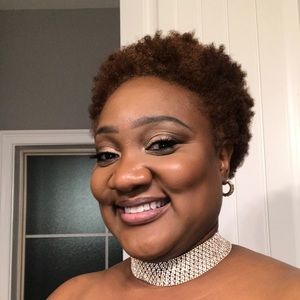 Meet your Posher, Evangeline